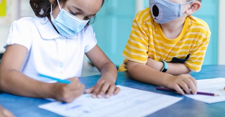 TRF-2: Desembargador permite que criança sem vacina frequente escola – Migalhas