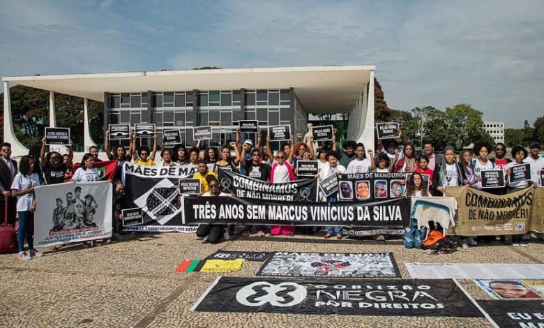 Coalização Negra protesta em frente ao STF.(Imagem: Matheus Alves.)