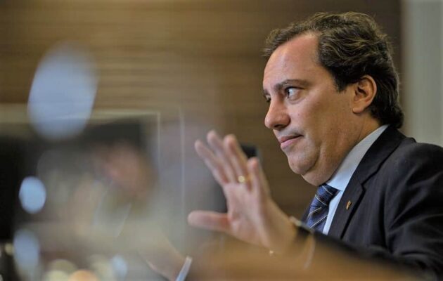 MPT quer que ex-presidente da Caixa Pedro Guimarães seja condenado em R$ 30,5 milhões. (Imagem: Bruno Santos/Folhapress)