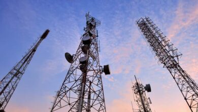 STF reafirma competência da União para regular telecomunicação e radiodifusão, e julga inconstitucional lei municipal. (Imagem: Freepik)