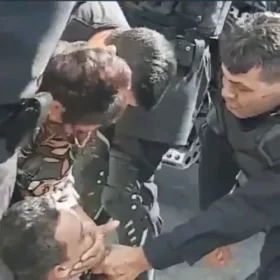 Vídeo flagrou momento em que advogado era agredido por policiais em Goiânia