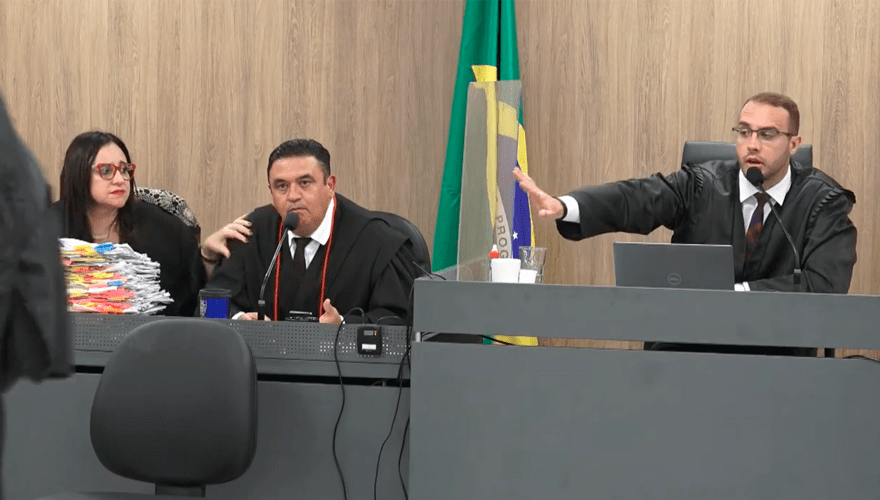 Promotor chama advogado de "poodle" em Júri. (Imagem: Reprodução/TV Migalhas)